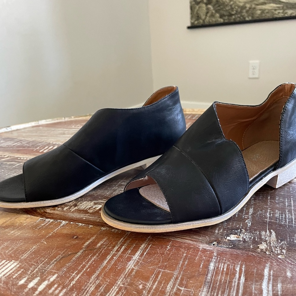 BLACK SANDALS FOR SUMMER AND FALL